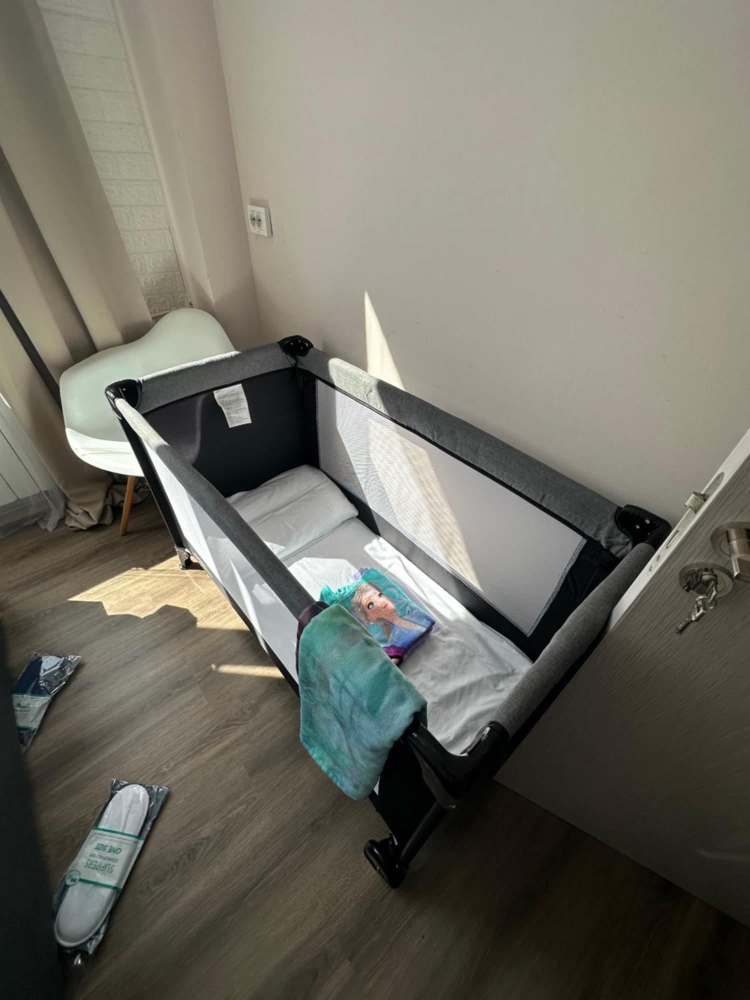 Апартаменти Rose's , Mountain View, Self Check-in, Close To Metro, Park, Stores, Family-friendly